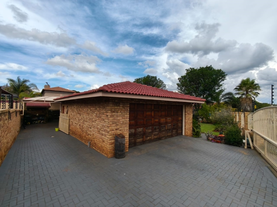 3 Bedroom Property for Sale in Safari Gardens North West